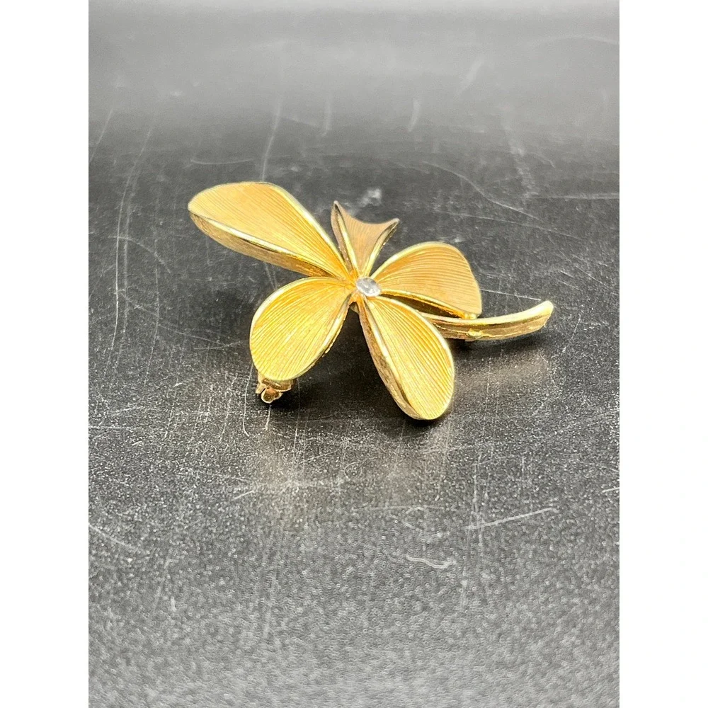 Vtg Gold Tone Floral Petal Pin Brooch Crystal‎ Accent Women's Jewelry Accessory